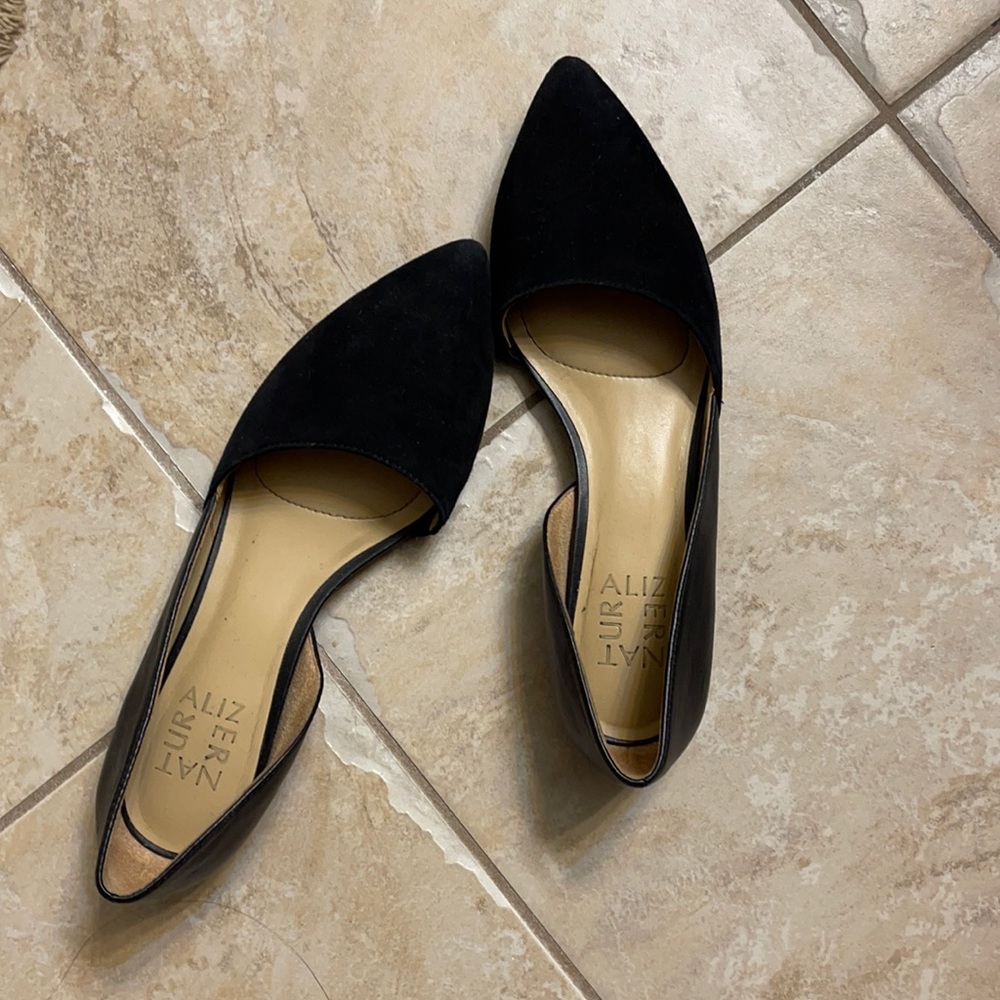Black Naturailzer Flats